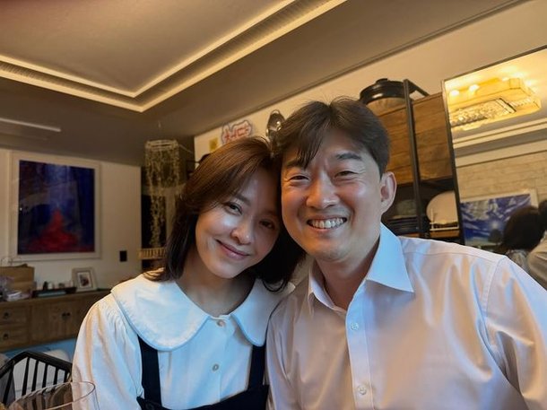 강성연의 재혼 후 SNS 근황을 소개하는 이미지